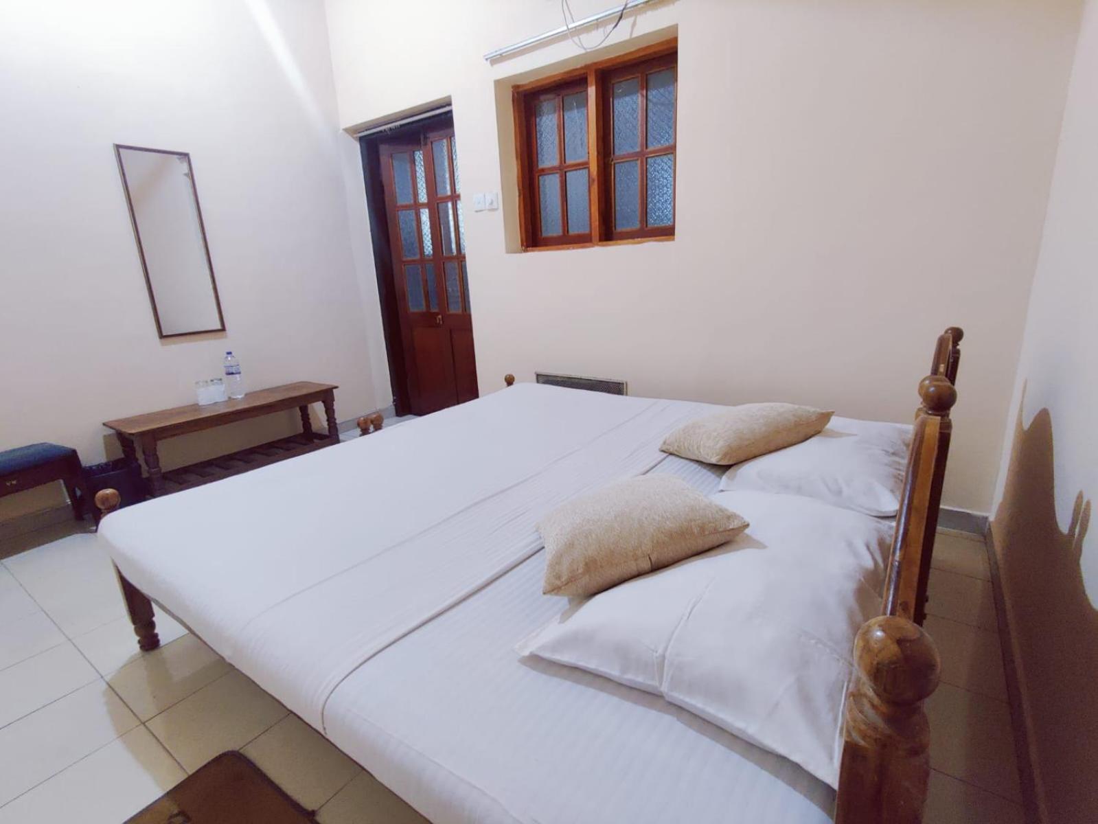 Grand Colonial Viveka Hotel Kurunegala Ngoại thất bức ảnh