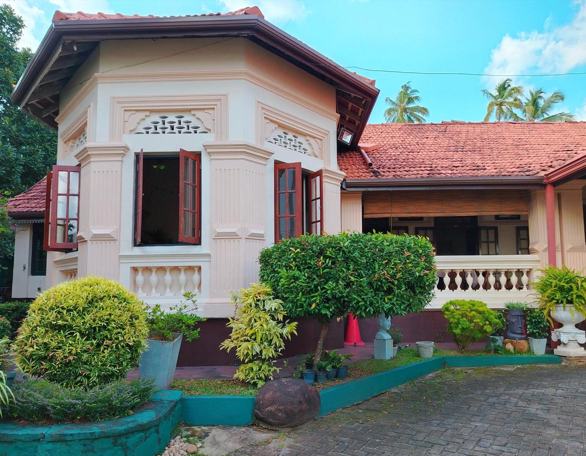 Grand Colonial Viveka Hotel Kurunegala Ngoại thất bức ảnh